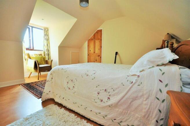 BEDROOM 5