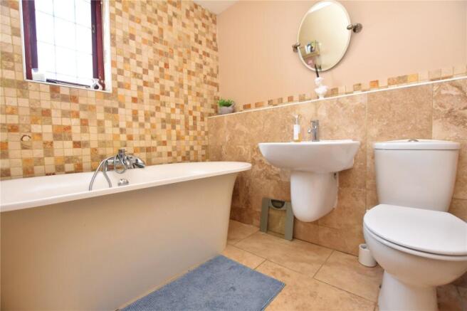 3 bed Semi-Detached for sale Image 8