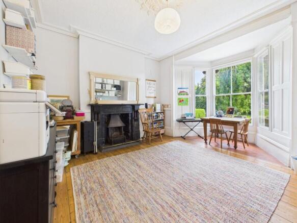 5 bed Semi-Detached for sale Image 6