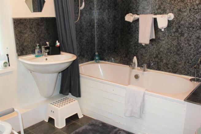 3-PIECE BATHROOM