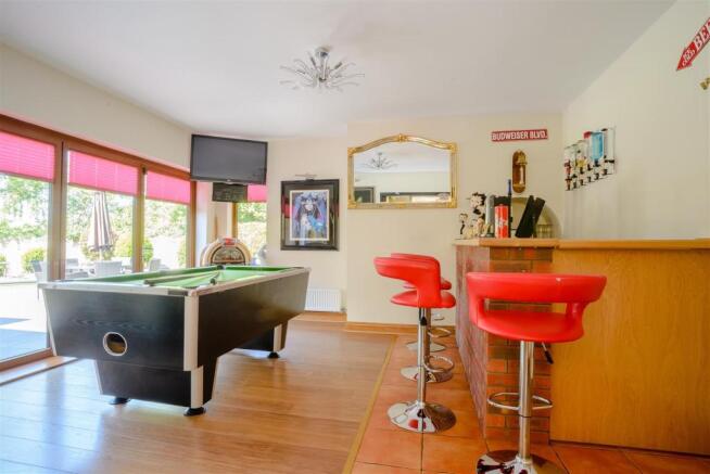 8386342-interior16.jpg