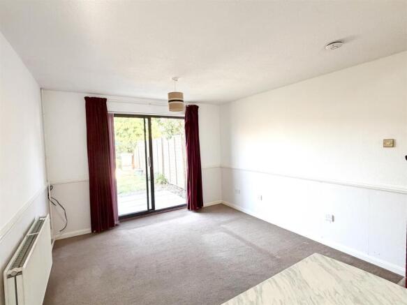 7 Wilton Rd Kettering-7.jpg