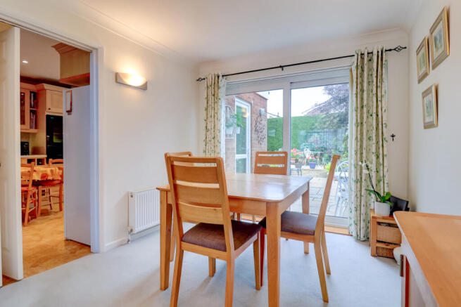 Harries Way, Holmer Green, High Wycombe, Buckinghamshire, HP15 photo 4