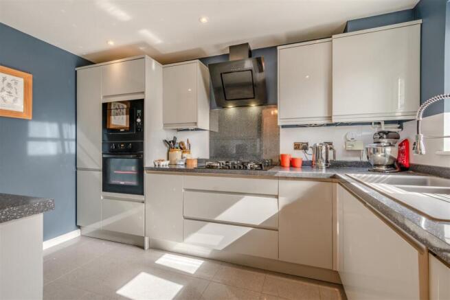 8662998-interior10.jpg
