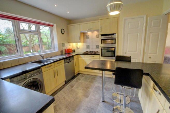 Kitchen & Breakfast Room