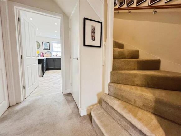 4 bed Detached for sale Image 5