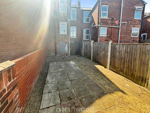 2 bed Terraced to rent Image 10