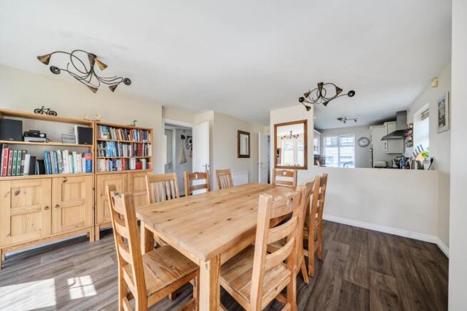 4 bed Detached for sale Image 9