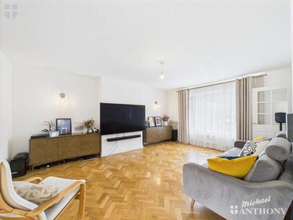 CAM03218G0-PR0634-STILL002