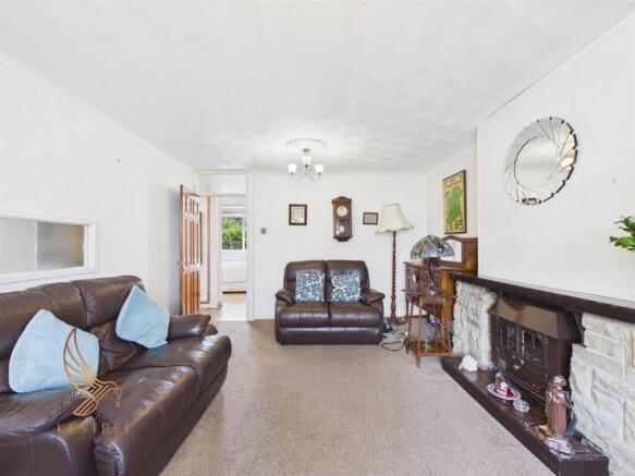 5 bed Detached Bungalow for sale Image 9