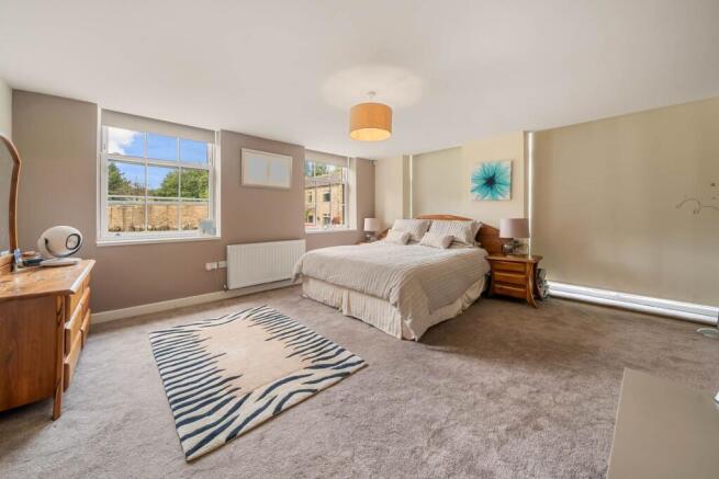 5 bed Detached for sale Image 6
