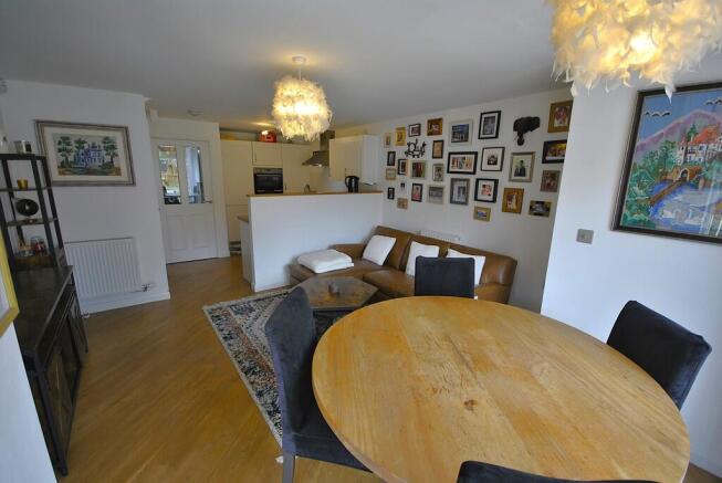 4 bed Semi-Detached for sale Image 11