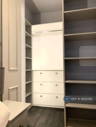 Master Bedroom (Walking Wardrobe)