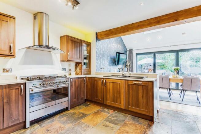 3 bed Detached for sale Image 9