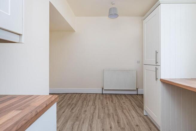 4 bed Terraced to rent Image 7