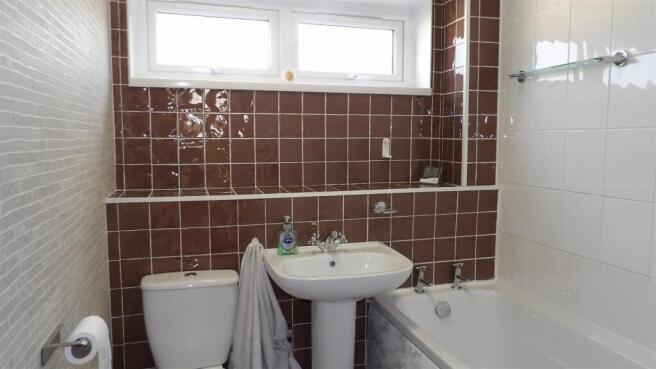 132 The Medway - Bathroom.JPG