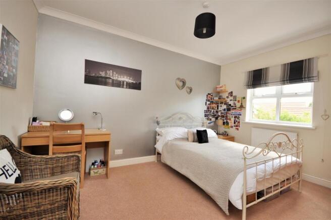 BEDROOM 2