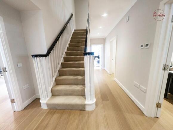 Loddon House Brockham Grange RG27 photo 2