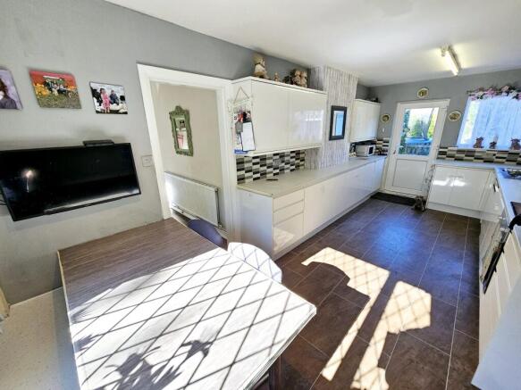 3 bed Semi-Detached for sale Image 5