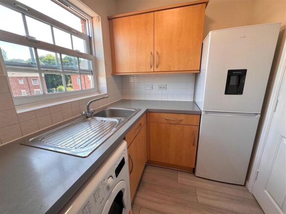 2 bed House to rent Image 4