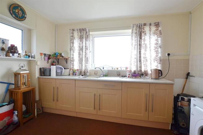 kitchen...JPG