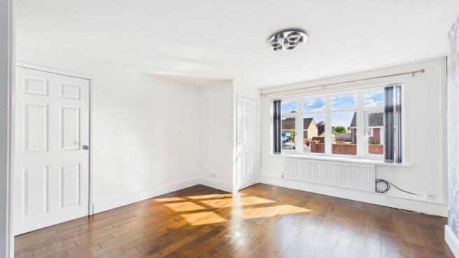 3 bed Semi-Detached to rent Image 6