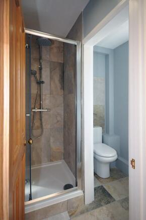 En suite shower