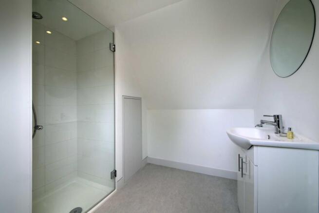 Second floor bathroo