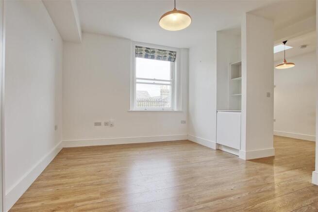 Living area 1.jpg