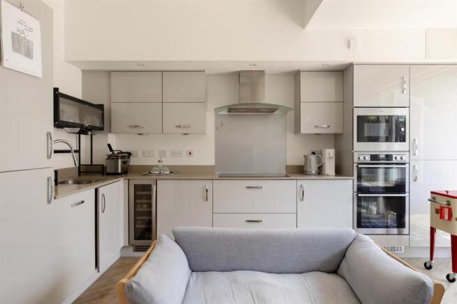 3 bed House for sale Image 5