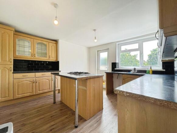 3 bed Semi-Detached for sale Image 6
