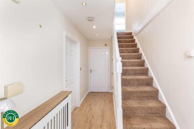 5 bed Detached for sale Image 10