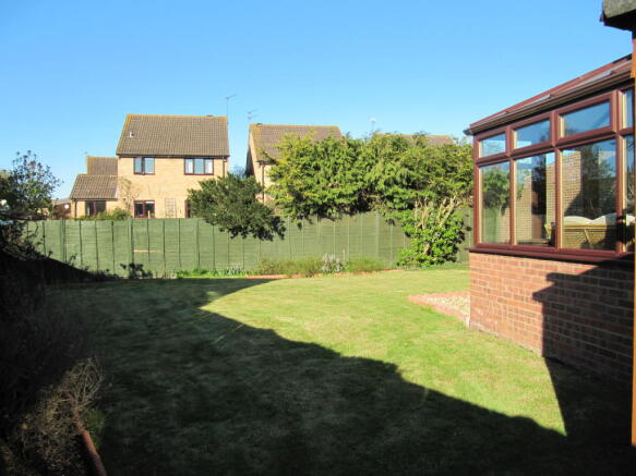 Garden towards garag
