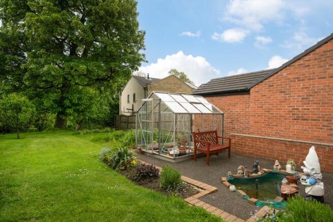 4 bed Detached for sale Image 6