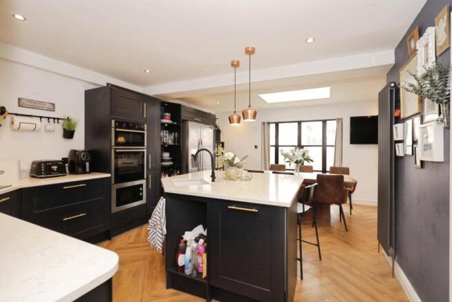 3 bed Semi-Detached for sale Image 5