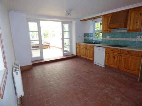 KITCHEN/BREAKFAST ROOM
