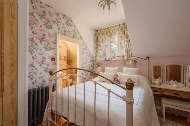 3 bed Terraced for sale Image 12