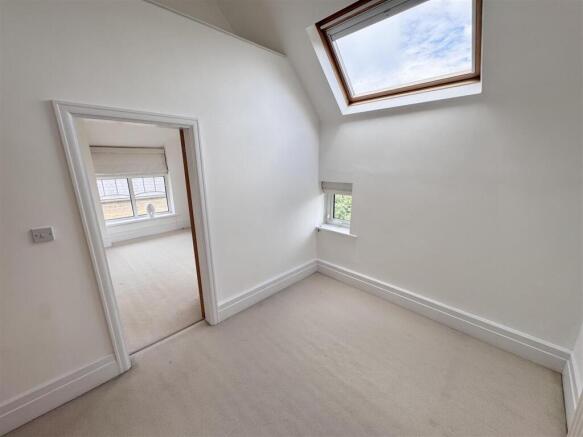 4 bed Detached to rent Image 12