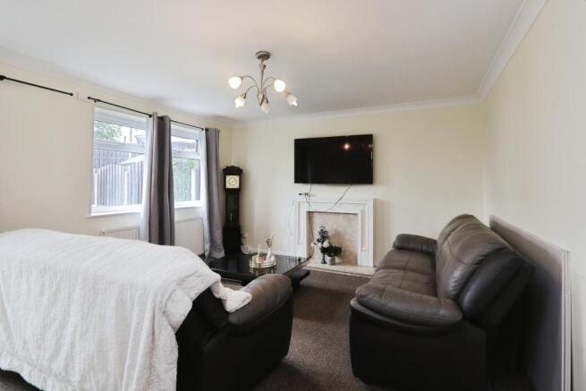 3 bed Terraced for sale Image 6