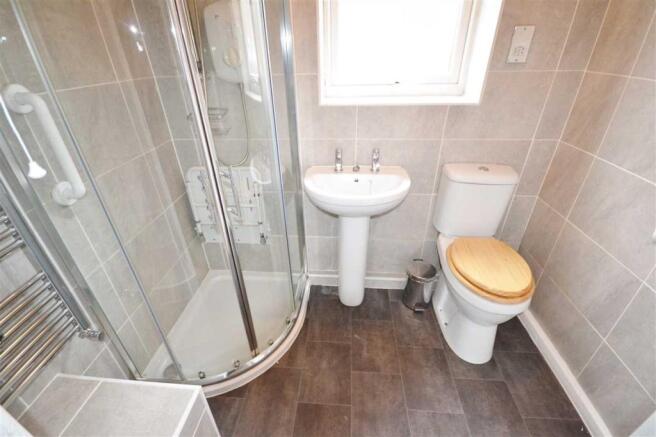 SHOWER ROOM: