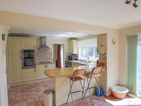 Kitchen 3.JPG