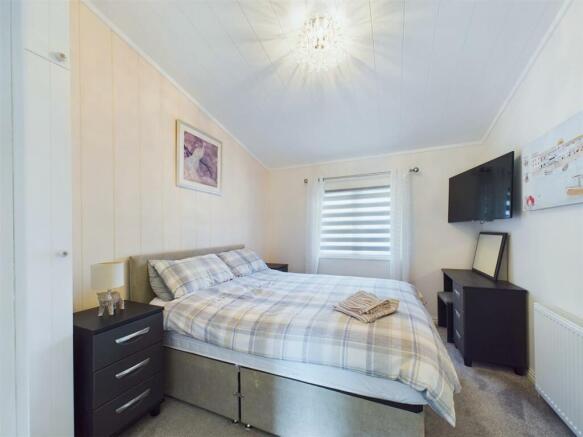 2 bed Park Home for sale Image 8