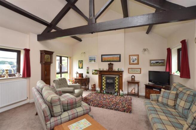 Spacious Lounge/Dining Room