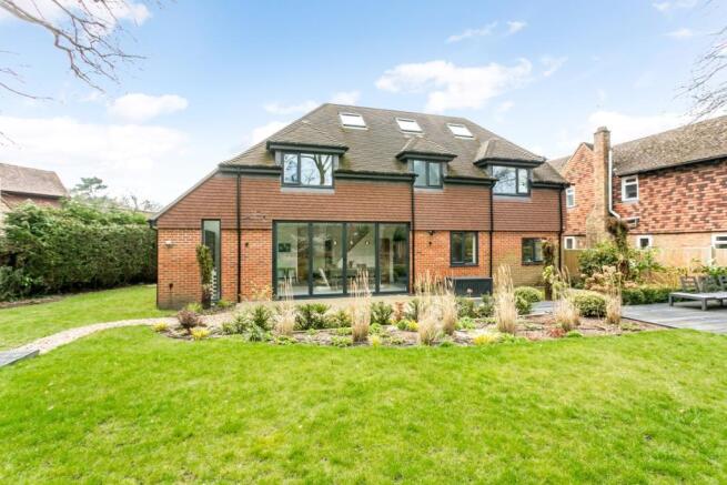11 Ashenden Walk ...