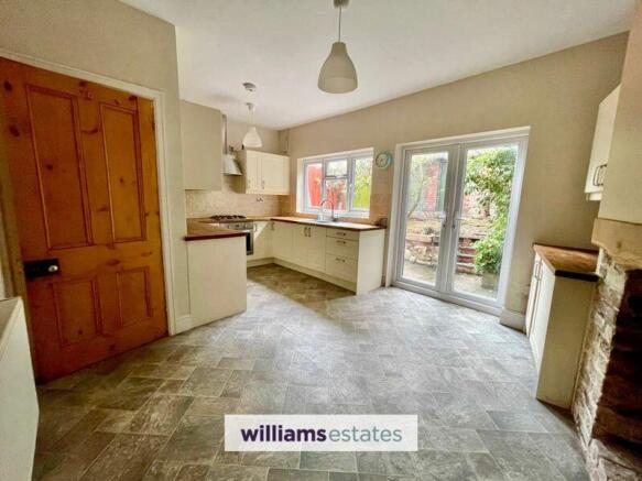Kitchen/ Breakfast Room