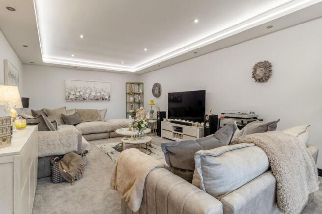 4 bed Detached for sale Image 7