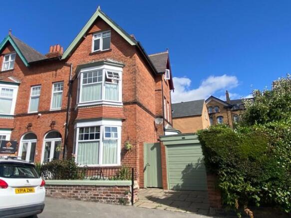 4 bed Semi-Detached for sale in scarborough