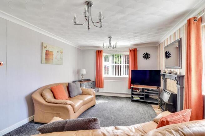 4 bed Detached for sale Image 6