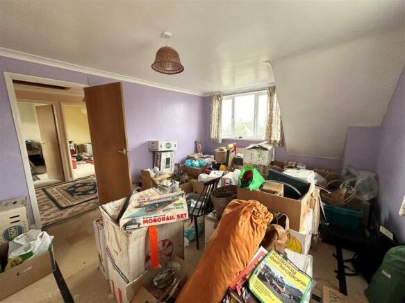 Bedroom 1.jpg