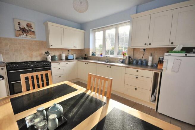 KITCHEN / BREAKFAST ROOM
